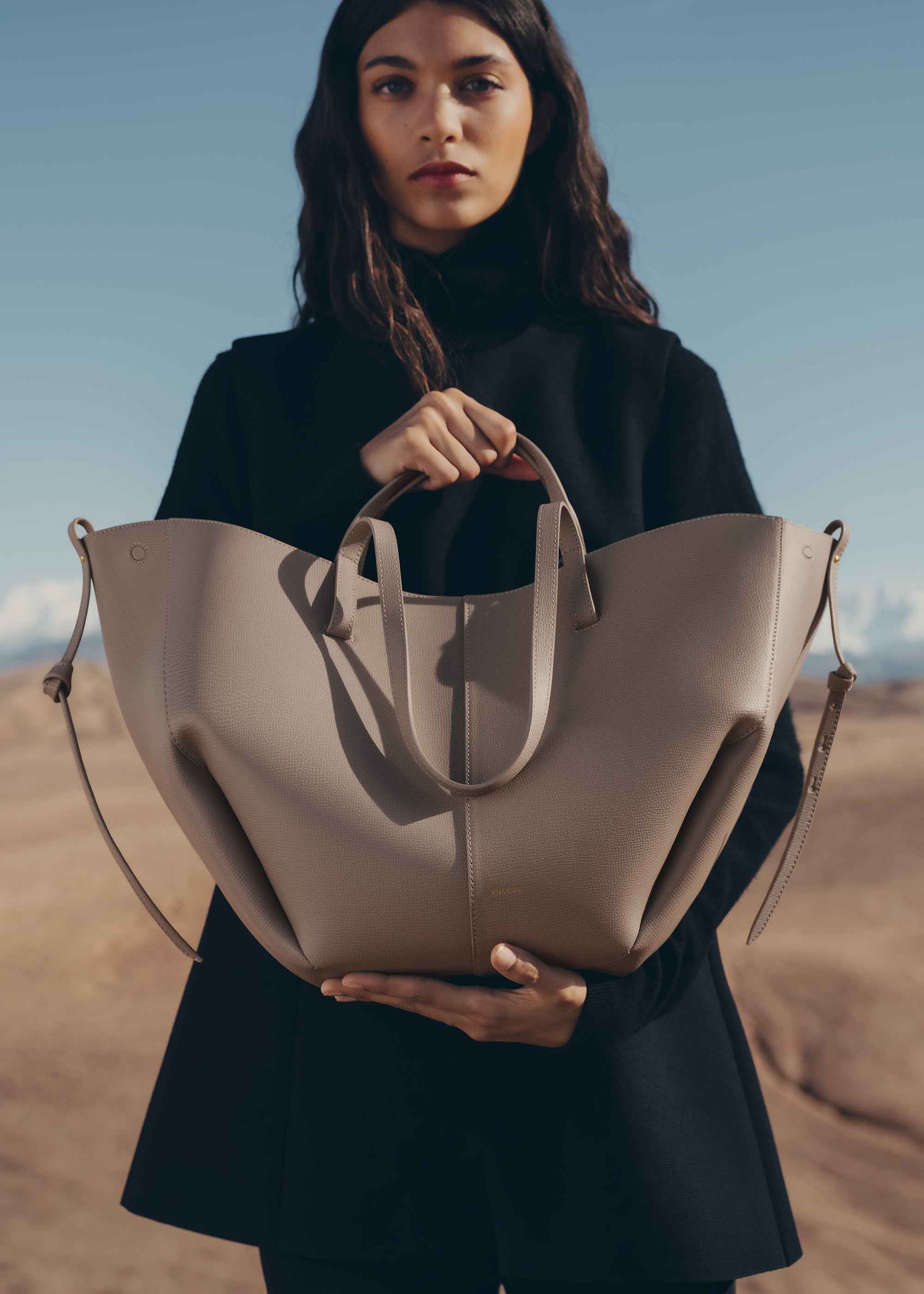 Cyme | WOMEN'S TEXTURED SCULPTURED MIDI CASUAL TOTE BAG