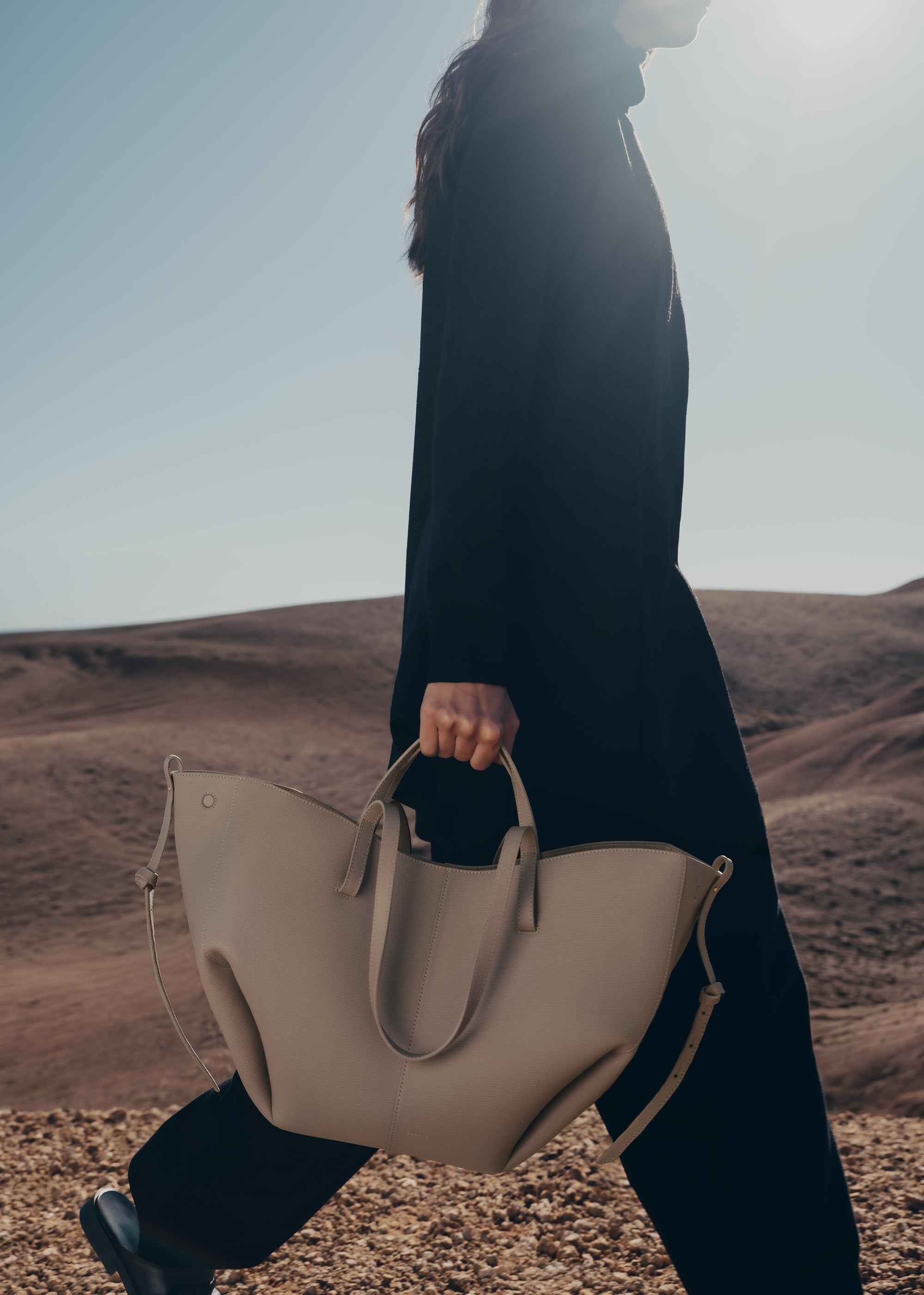 Cyme | WOMEN'S TEXTURED SCULPTURED MIDI CASUAL TOTE BAG