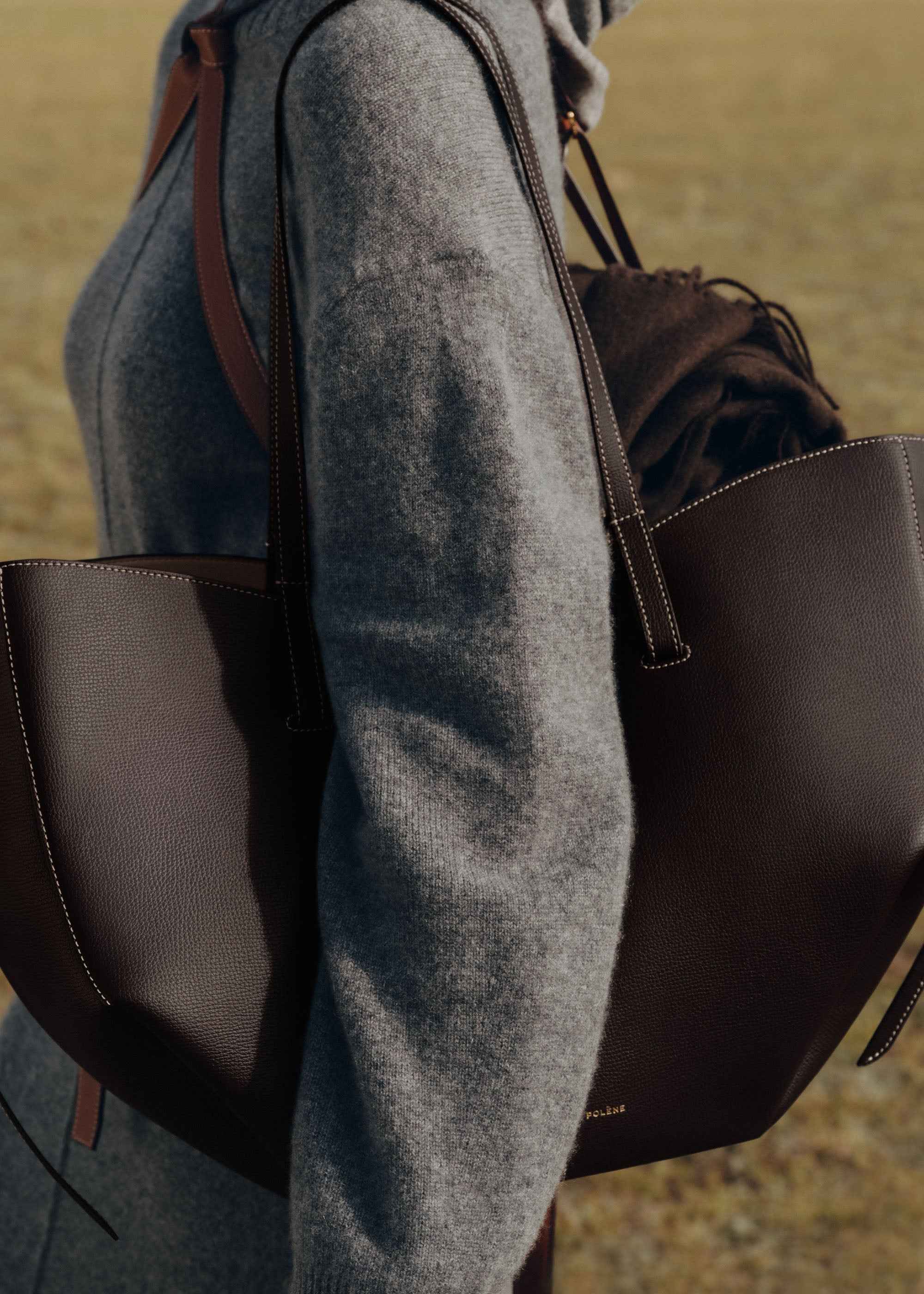 Cyme | WOMEN'S STRUCTURED TEXTURED MIDI CASUAL TOTE BAG