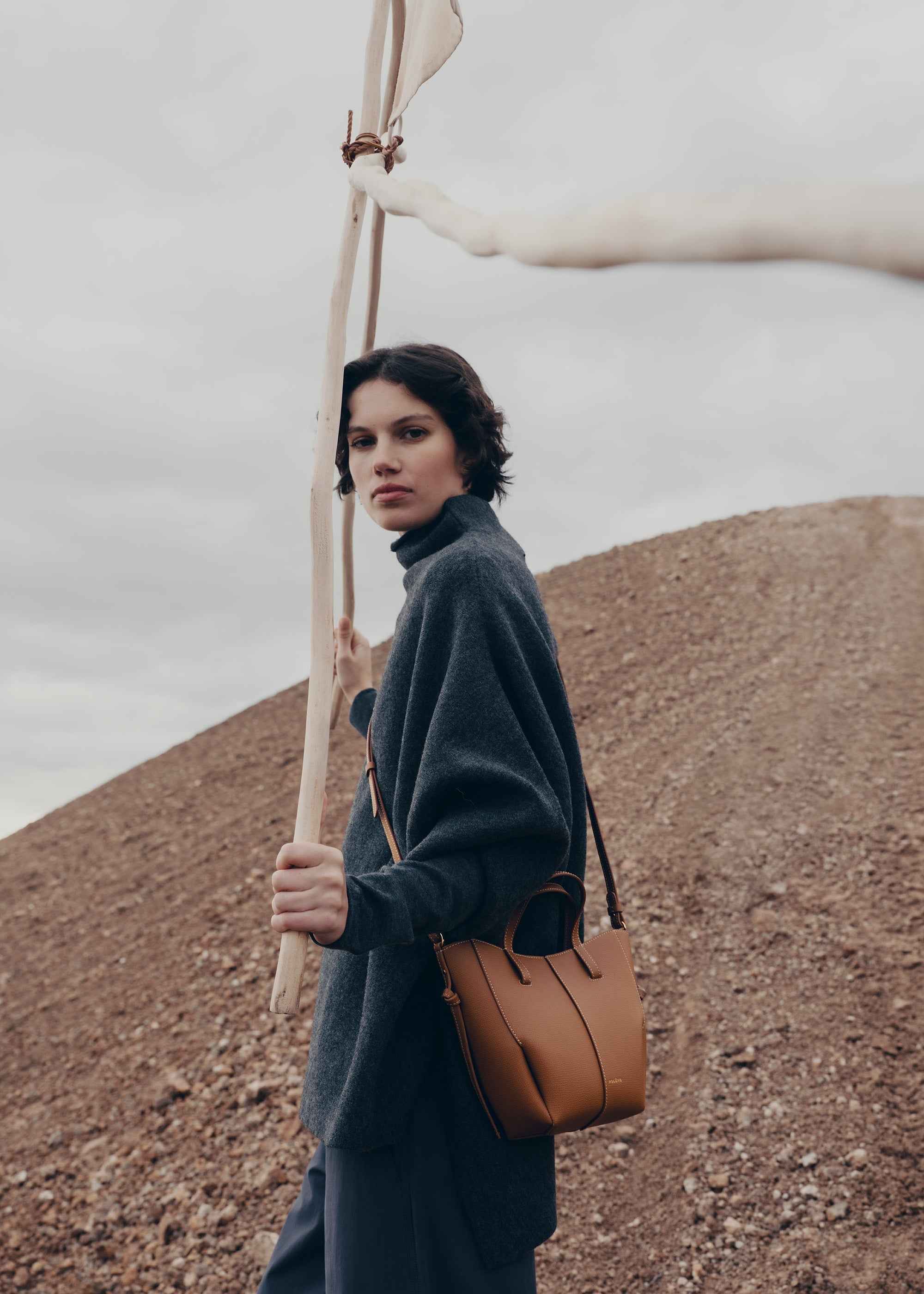 Cyme | WOMEN'S SCULPTURAL TEXTURED MINI CASUAL TOTE BAG