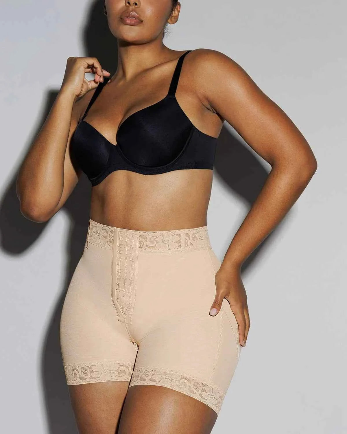 BOOT-YEAH™ AirSlim® Mid-Rise Shorts - Black Lace Compression
