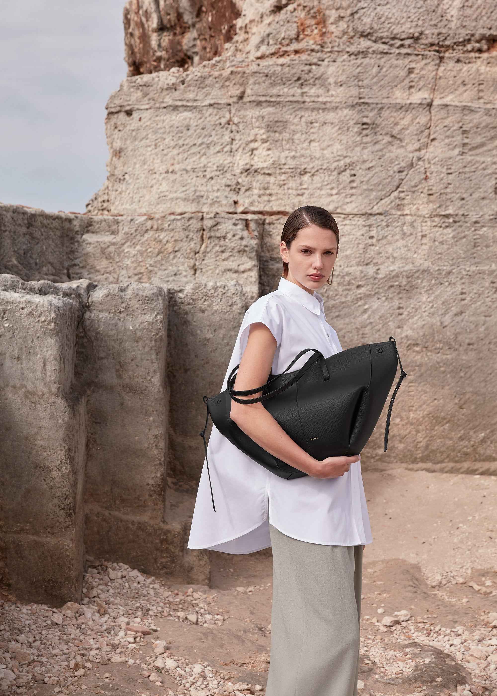 Cyme | WOMEN'S TEXTURED SCULPTURED MIDI CASUAL TOTE BAG