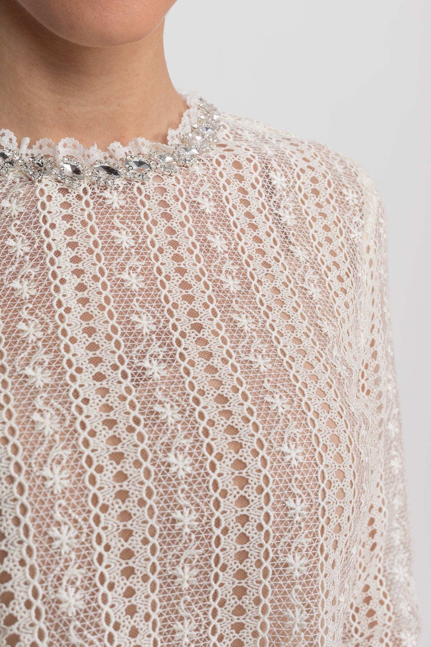 Lace Mini Dress With High Neckline And Pleated Skirt - Ivoire - ICYBOO